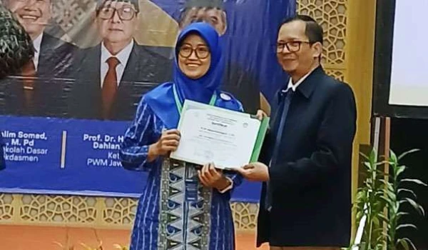 SMP Muhammadiyah Pamijahan Raih Penghargaan Best Performance Kelas Matematika